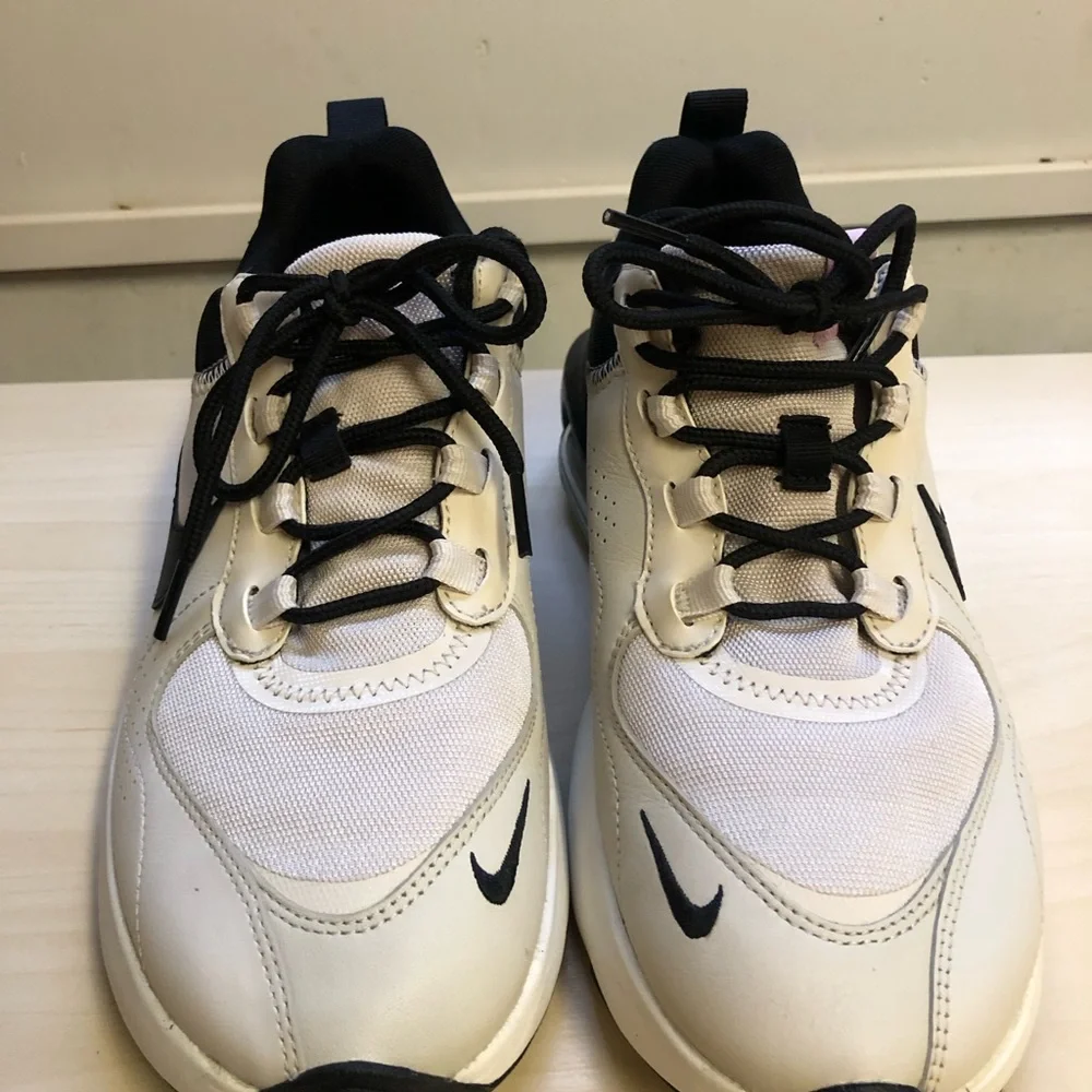 Nike Air Max Cream Gold Lace Up Verona Sneakers - Picture 2 of 5